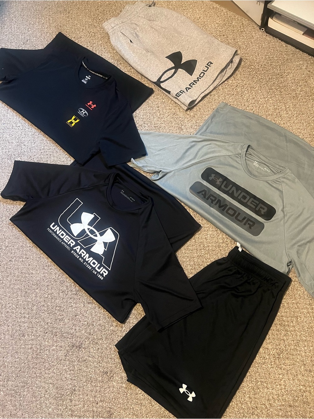 Under Armour bundle/lot steal price !!!